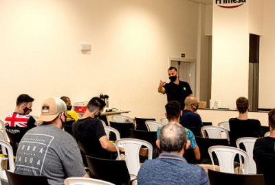 Por que os Melhores Operadores Já Estão na sua Empresa: 5 Verdades sobre Treinamento na Indústria